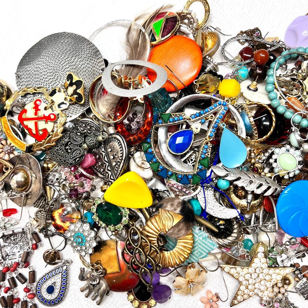 Heartbreak Earrings - 2 ½ lb No Mate Earring Lot Box